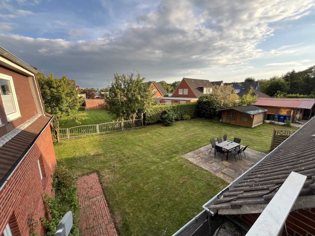 Ferienwohnungen in Bensersiel mit großem Garten – ideal für Familien und Urlaub mit Hund